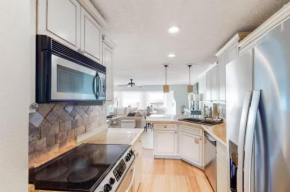 Green Reef # 4 gorgeous beachfront townhome sleeps 8